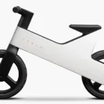 ბავშვებისთვის განკუთვნილი ახალი Tesla Cyberbike ფუტურისტული დიზაინით