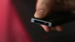 Infrared Tech: მოძველებული ტექნოლოგია, რომელიც დღემდე გამოიყენება ტელევიზორის პულტში (TV Remotes) 2 Infrared Tech: მოძველებული ტექნოლოგია, რომელიც დღემდე გამოიყენება ტელევიზორის პულტში (TV Remotes)