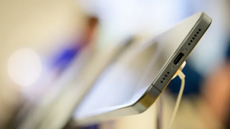 USB-C პორტის შესაძლებლობები: რისი გაკეთება შეუძლია სმარტფონს დამუხტვის გარდა 2026 წელს 8 USB-C პორტის შესაძლებლობები