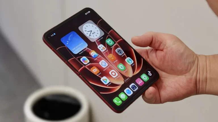 Xiaomi 18 Fold-ის დიზაინი და განიერი ეკრანი